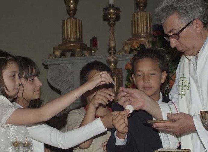 No Comunione In Mano Ecco Il Vero Motivo Ecco come è stata “imposta” la comunione in mano | Parrocchia Santa Croce